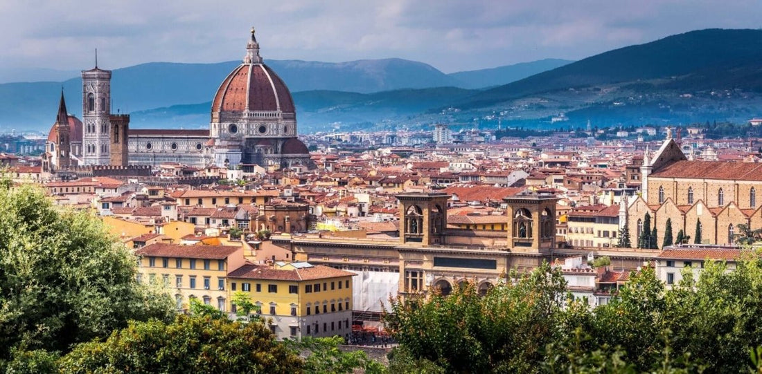 La luz que cincela la historia: Un horizonte de mármol y terracota en Florencia