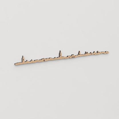 Decoración de pared con la silueta de Ciudad Real, una pieza de artesanía en madera.
