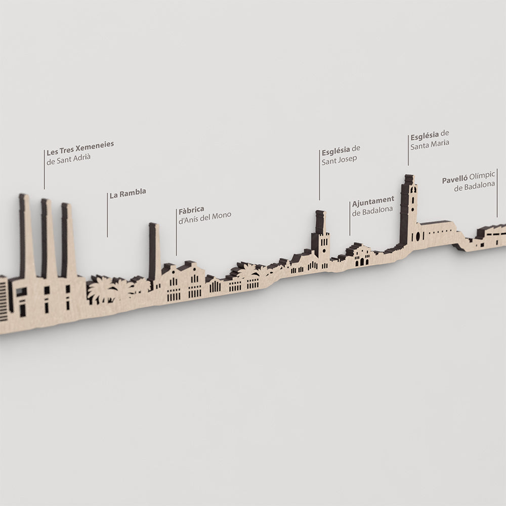 Skyline Badalona – primer plano de la Fàbrica d’Anís del Mono en madera natural.