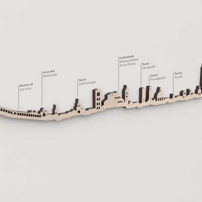 Primer plano del Pórtico de San Luca en la silueta de madera de Bologna.