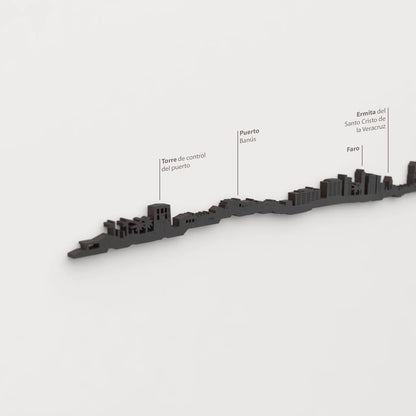 Skyline Marbella – detalle de la Torre de control del puerto en madera negra.
