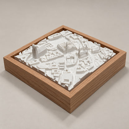 Múnich Cityscape: maqueta 3D de Frauenkirche y Marienplatz en vista axonométrica, con marco de madera
