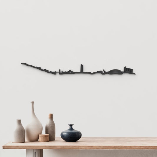 Silueta skyline de Bilbao en madera color negro para decoración mural.