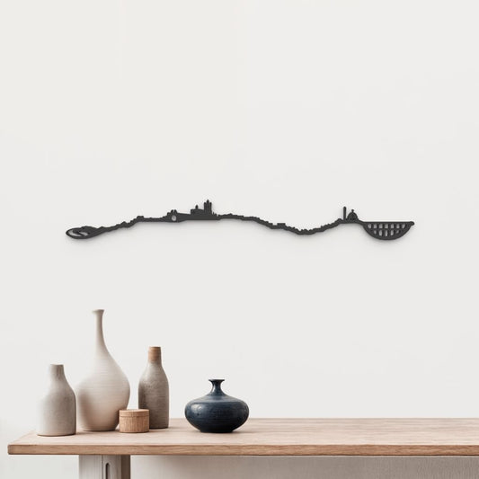 Silueta skyline de Tarragona en madera de abedul color negro para decoración mural.