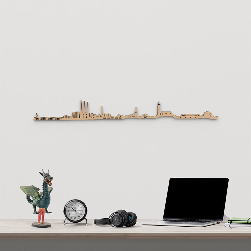 Skyline Badalona de madera marrón para decoración de pared.