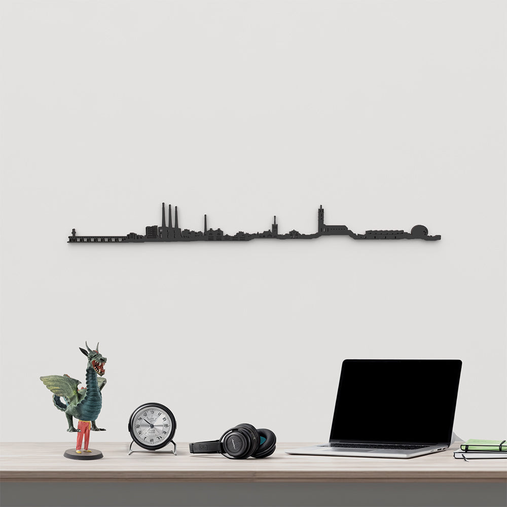 Skyline Badalona de madera negra, silueta decorativa de pared.