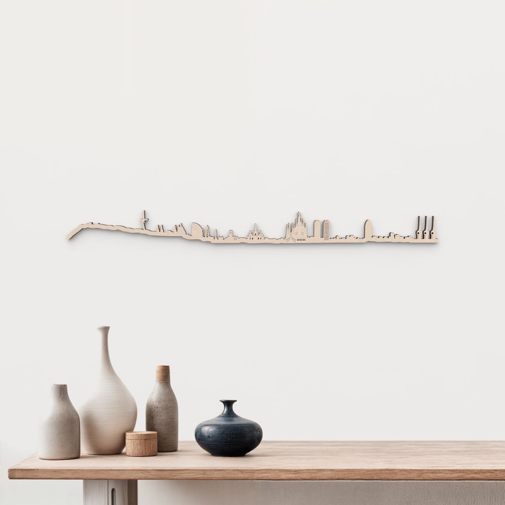 Skyline Barcelona en madera natural para decoración mural.