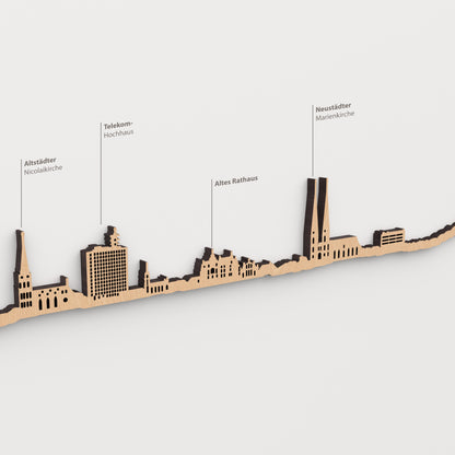 Skyline de Bielefeld en acabado marrón con nombres de Altstädter Nicolaikirche, Telekom- Hochhaus, Altes Rathaus, Neustädter Marienkirche.