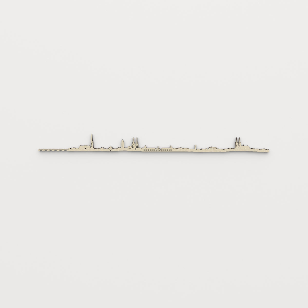 Vista frontal del skyline de Burdeos en madera, acabado natural, sobre pared clara.