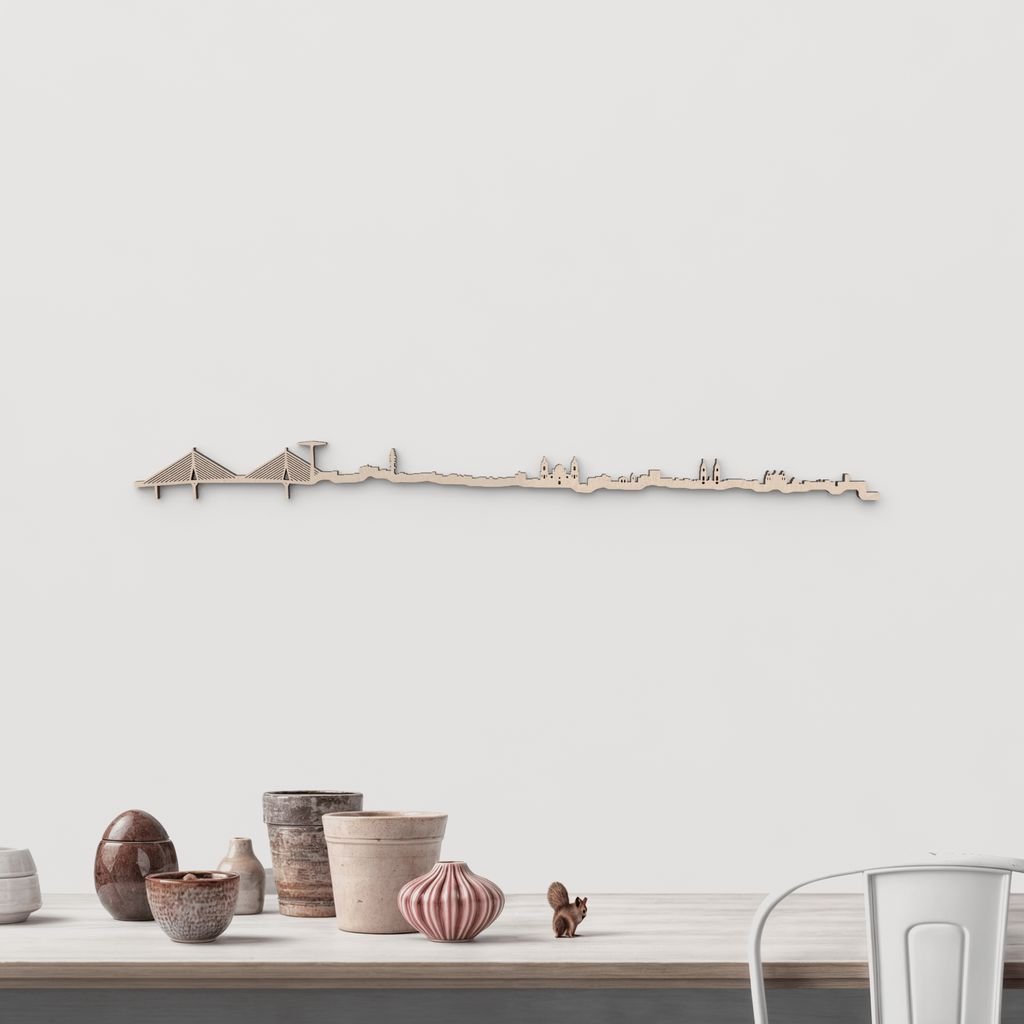 Silueta skyline de Cádiz en madera natural para decoración mural.