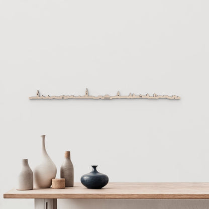 Silueta skyline de Ciudad Real en madera natural para decoración mural.