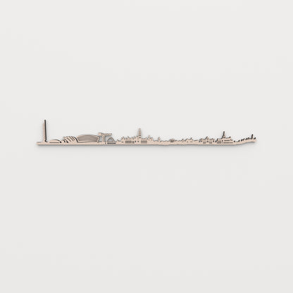 Vista frontal del skyline de Glasgow en acabado natural, con sus edificios y huecos recortados sobre pared clara.