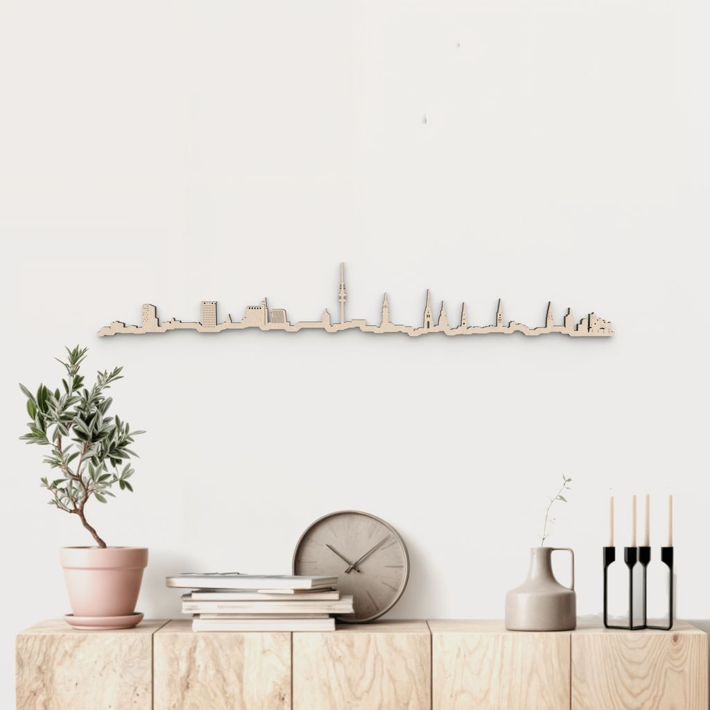 Silueta skyline de Hamburgo en madera natural para decoración mural.
