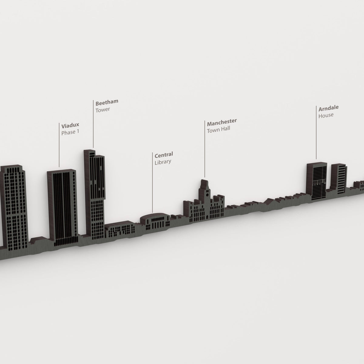 Skyline de Manchester en acabado negro con nombres de Viadux Phase 1, Beetham Tower, Central Library, Manchester Town Hall, Arndale House.