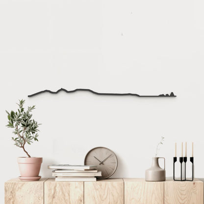 Skyline Massís del Montgrí de madera negra, silueta decorativa de pared.