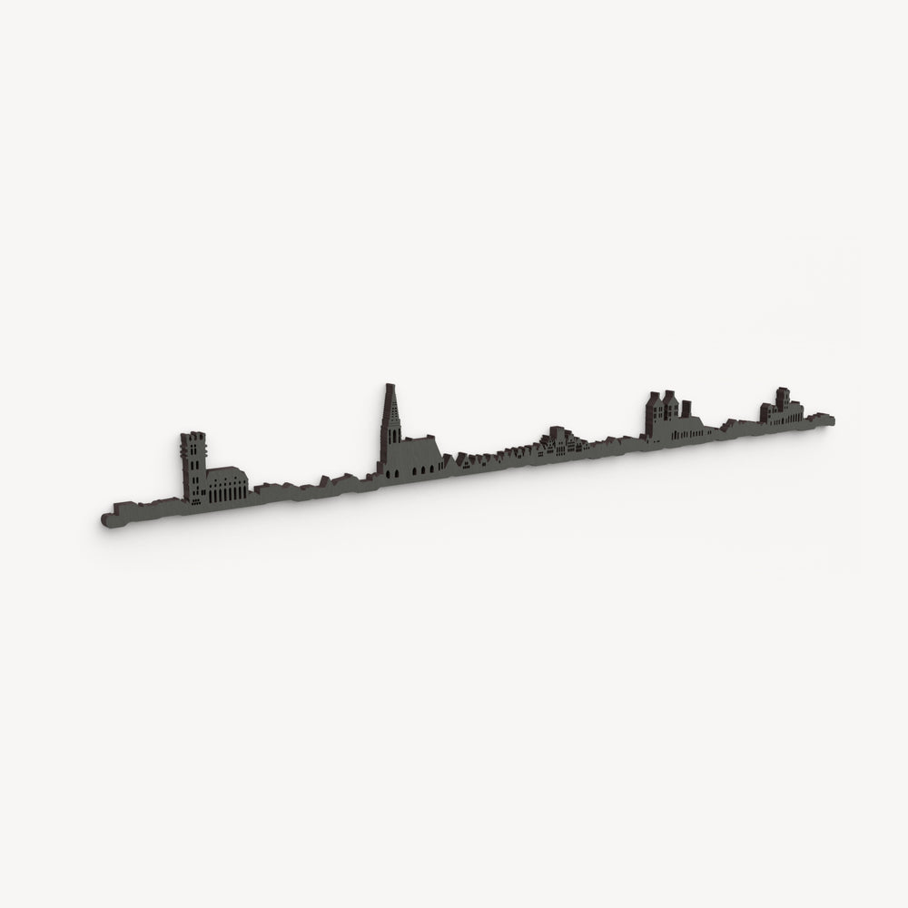 Skyline de Münster en negro, en perspectiva diagonal sobre fondo blanco, con sus edificios y cortes pasantes.
