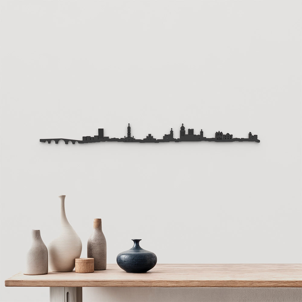 Skyline Ourense de madera negra, silueta decorativa de pared.