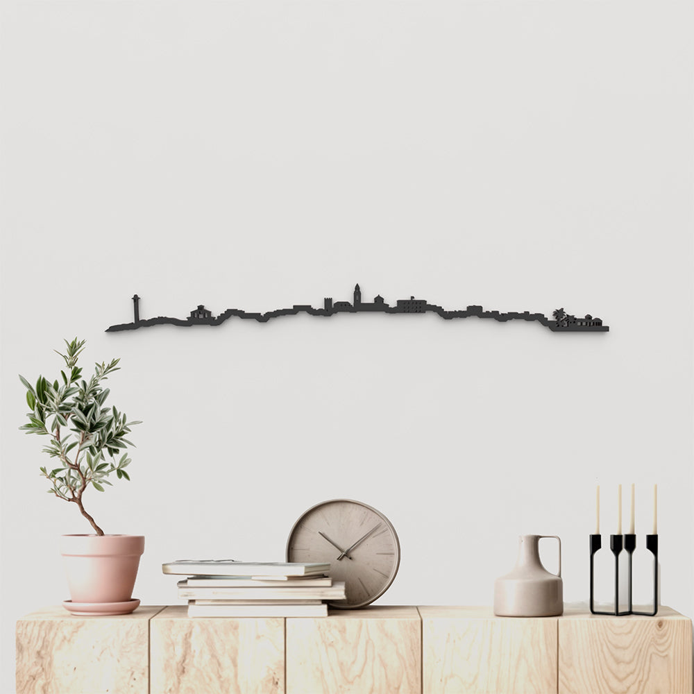 Skyline Torredembarra de madera negra, silueta decorativa de pared.