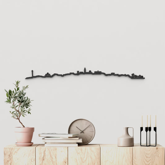 Skyline Torredembarra de madera negra, silueta decorativa de pared.